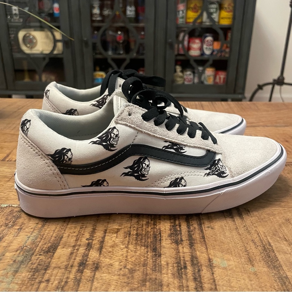 Comfycush Old Sko Vans (Sixty Sixers) Women 9.0, Men’s 7.5